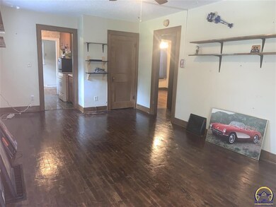 659 SW MacVicar Ave, Topeka, KS 66606 - photo 3