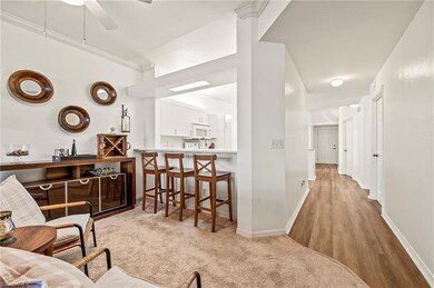 280 Robin Hood Cir unit 101, Naples, FL 34104 - photo 4