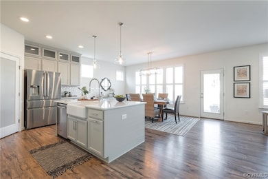 Kitchen with a center island with sink, appliances
