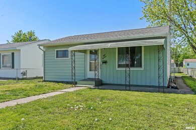 813 N Sherman St, Lincoln, IL 62656 - photo 2