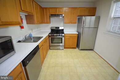 9298 Cardinal Forest Ln unit A, Lorton, VA 22079 - photo 3