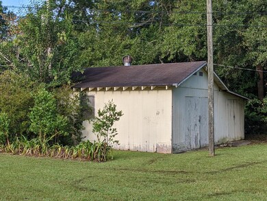 402 W Lemon St, Fitzgerald, GA 31750 - photo 6