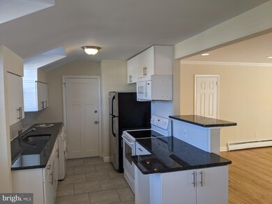 5 E Golf Club Ln unit B4, Paoli, PA 19301 - photo 2