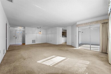 4299 Oakhurst Cir E unit 3052, Sarasota, FL 34233 - photo 5