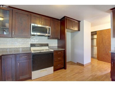 901 E 14th St, the Dalles, OR 97058 - photo 5