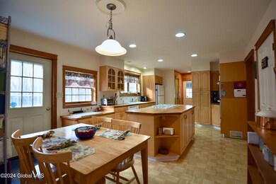 953 Douglas Ct, Schenectady, NY 12309 - photo 3