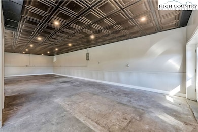 716 N Jefferson Ave, West Jefferson, NC 28694 - photo 7