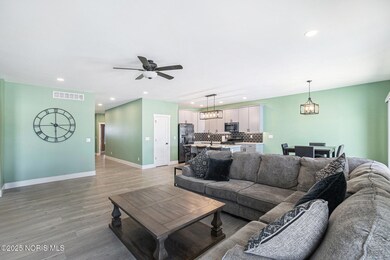 244 E Bay Harbor Ct, Bowling Green, OH 43402 - photo 5