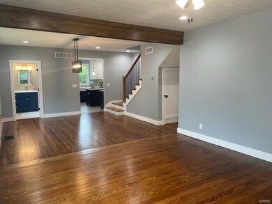 living room/dining area