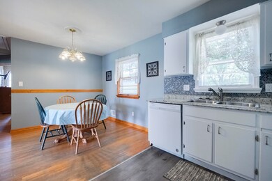 Kitchen / Dining Area