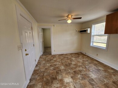 221 Lakewood Dr unit B, Jacksonville, NC 28546 - photo 2