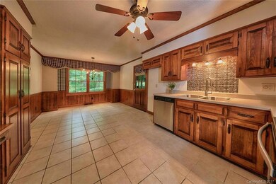 305 Chestnut Ln, Statesville, NC 28625 - photo 6