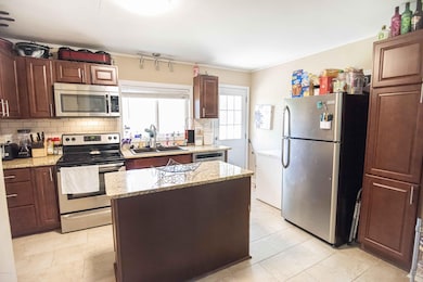 100 White Oak St, Jacksonville, NC 28540 - photo 3