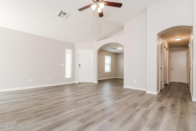 003-photo-living-room-11536849