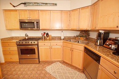 16 Queen Anne's Way, West Dover, VT 05356 - photo 5