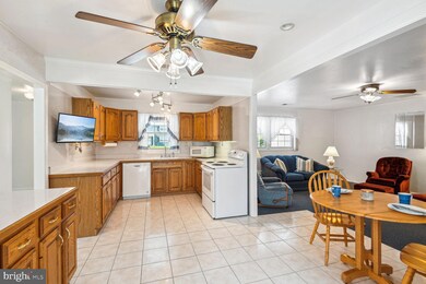 15909 Pinecroft Ln, Bowie, MD 20716 - photo 2