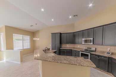 1402 E Laredo St-9869-HDR