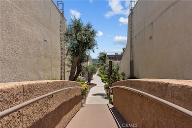 18417 Collins St unit D, Tarzana, CA 91356 - photo 3