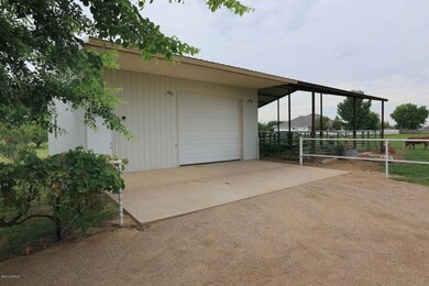 05 Detached Garage