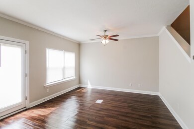 004-photo-living-room-13649822