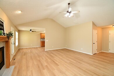 989 W Crestwood