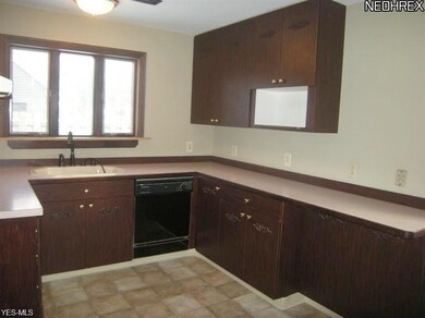 721 Alameda Ave, Sheffield Lake, OH 44054 - photo 4