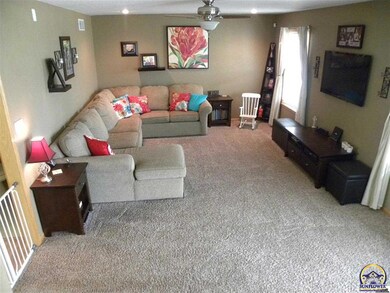 820 SE 44th St, Topeka, KS 66609 - photo 2