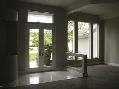 Foyer/Dining
