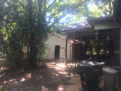 215 Mistletoe St, Fredericksburg, TX 78624 - photo 2