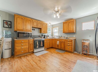 321 7th St, Lincoln, IL 62656 - photo 7