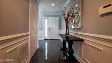 32 Cliff S10+ LR towards front door-1451