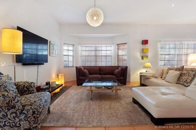 SPACIOUS LIVING ROOM WITH LOTS OF LIGHT