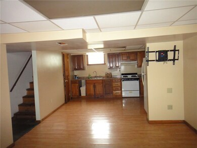 LIVING/KITCHEN ON LOWER LEVLE USED AS AN INLAW APA