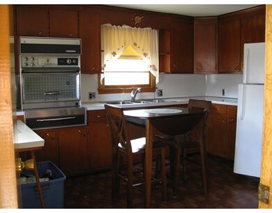 29 Warregan St, Chicopee, MA 01013 - photo 3