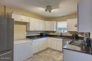 073050-864 North Avenue