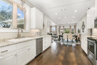 319 W Live Oak St, Fredericksburg, TX 78624 - photo 6