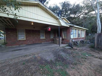 402 La Rose Dr, Mobile, AL 36609 - photo 2