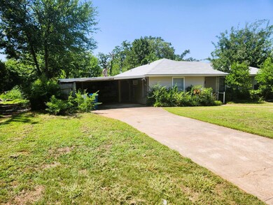 1330 W Munson St, Denison, TX 75020 - photo 3