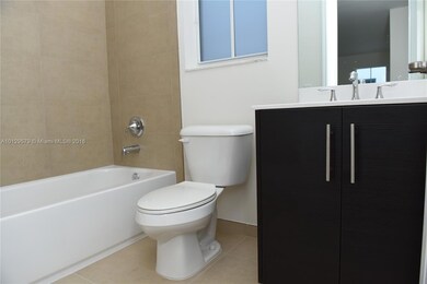 10534 NW 70th Ln, Doral, FL 33178 - photo 4