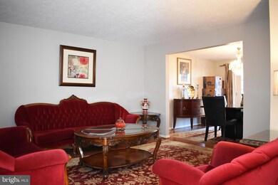 2843 Schubert Dr, Silver Spring, MD 20904 - photo 4