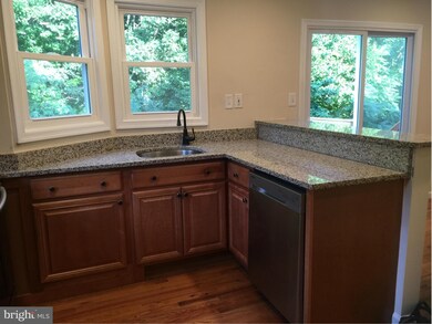 15201 Valley Stream Dr, Woodbridge, VA 22191 - photo 6