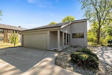 271 N Mcclellan St unit 105, Auburn, IN 46706 - photo 2