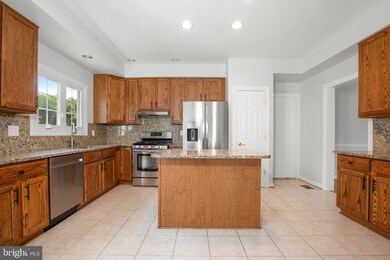 16068 Olmstead Ln, Woodbridge, VA 22191 - photo 7