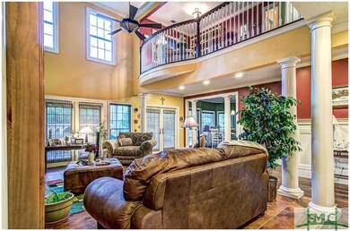 Family room, look at that amazing sunlight!