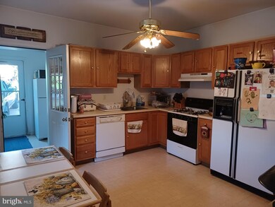 2409 Hammonds Ferry Rd, Halethorpe, MD 21227 - photo 3