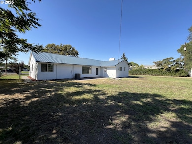 905 SW 11th St, Hermiston, OR 97838 - photo 2