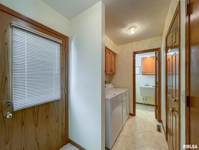 4333 Cedar St, Davenport, IA 52806 - photo 5