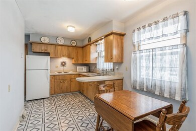 2420 2nd St SW, Cedar Rapids, IA 52404 - photo 3