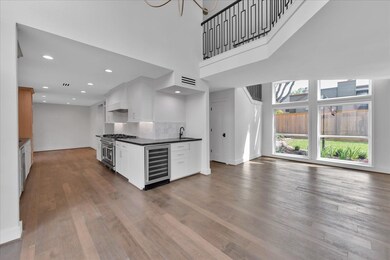 7703 Bobbitt Ln unit D, Houston, TX 77055 - photo 2