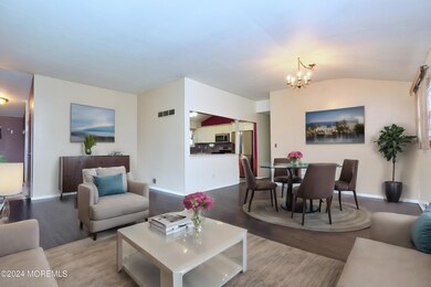 LIVING RM/DINING RM